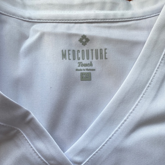 Women's Kerri V-Neck Shirttail Solid Scrub Top - Picture 3 of 6